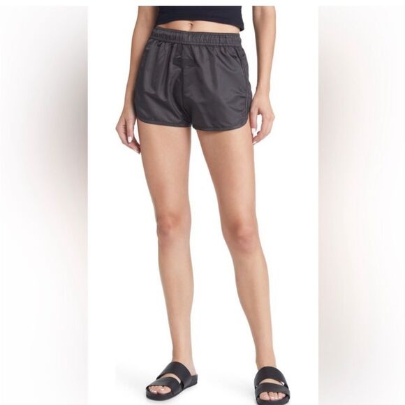 FEAR OF GOD ESSENTIALS RUNNING SHORTS - Picture 1 of 16